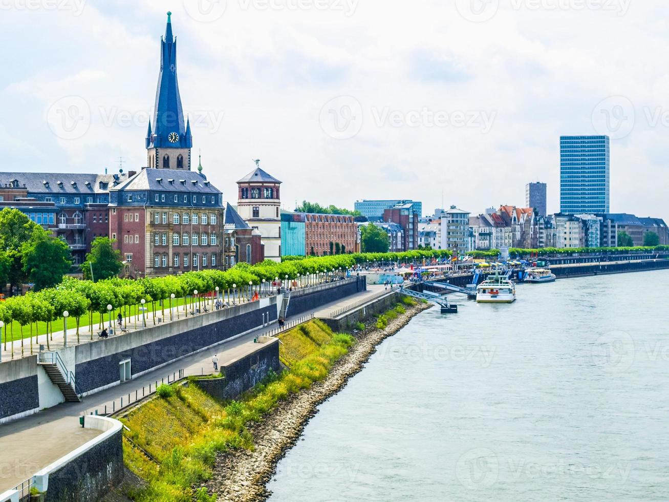 hdr rivier de Rijn in Düsseldorf foto