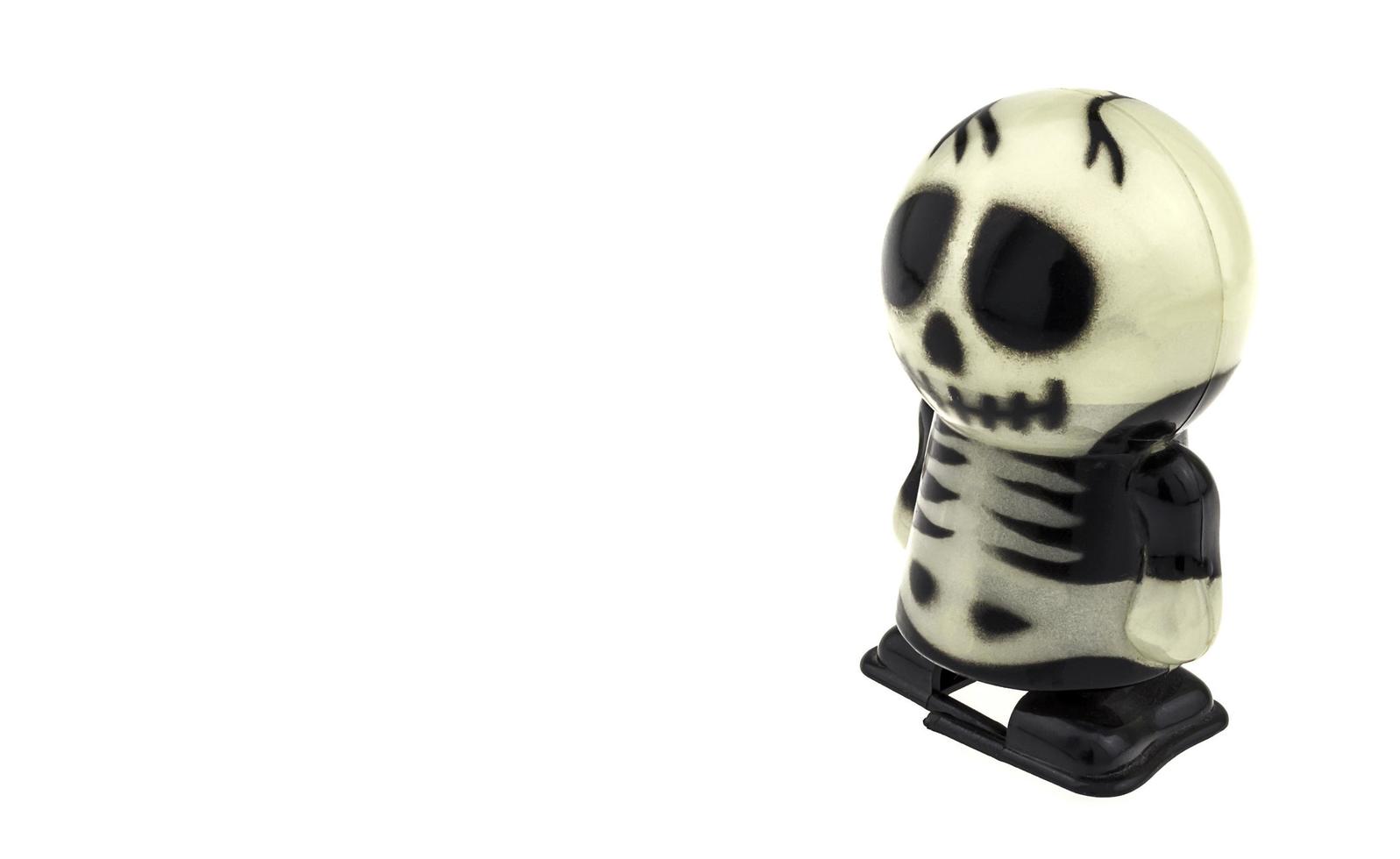 skelet speelgoed voor halloween decoratie geïsoleerd over white foto