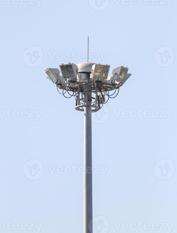 schijnwerperpaal buiten stadion foto