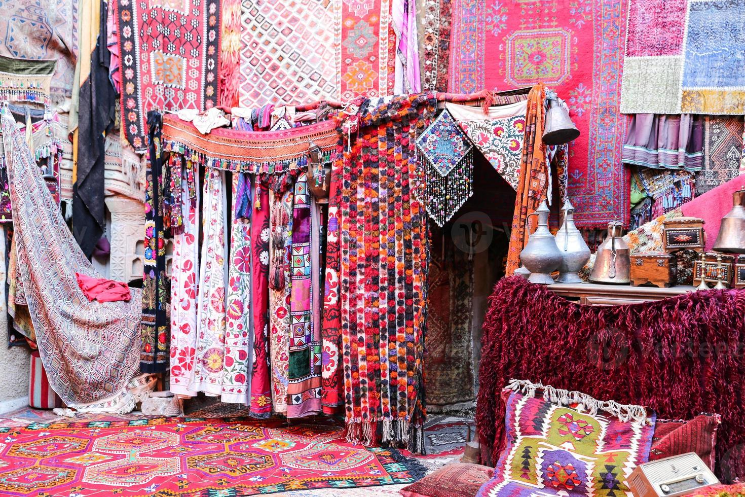 Turkse traditionele tapijten in Goreme, Nevsehir, Turkije foto