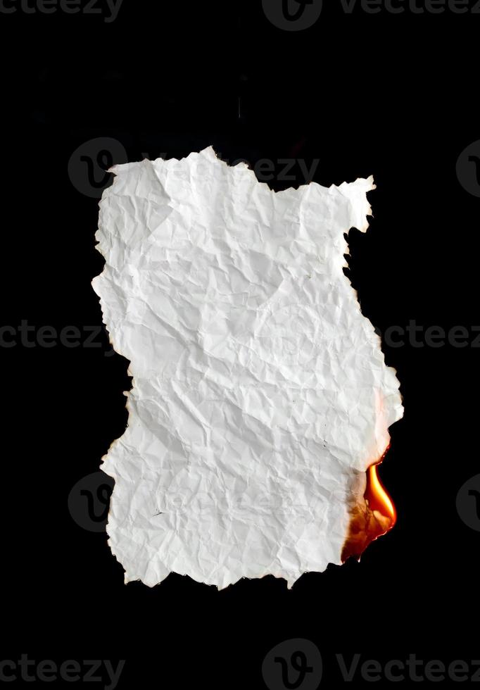 brandend papier donkere achtergrond foto