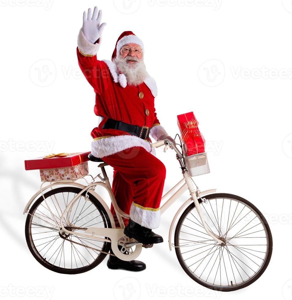 de kerstman op de fiets die kerstcadeaus levert. foto