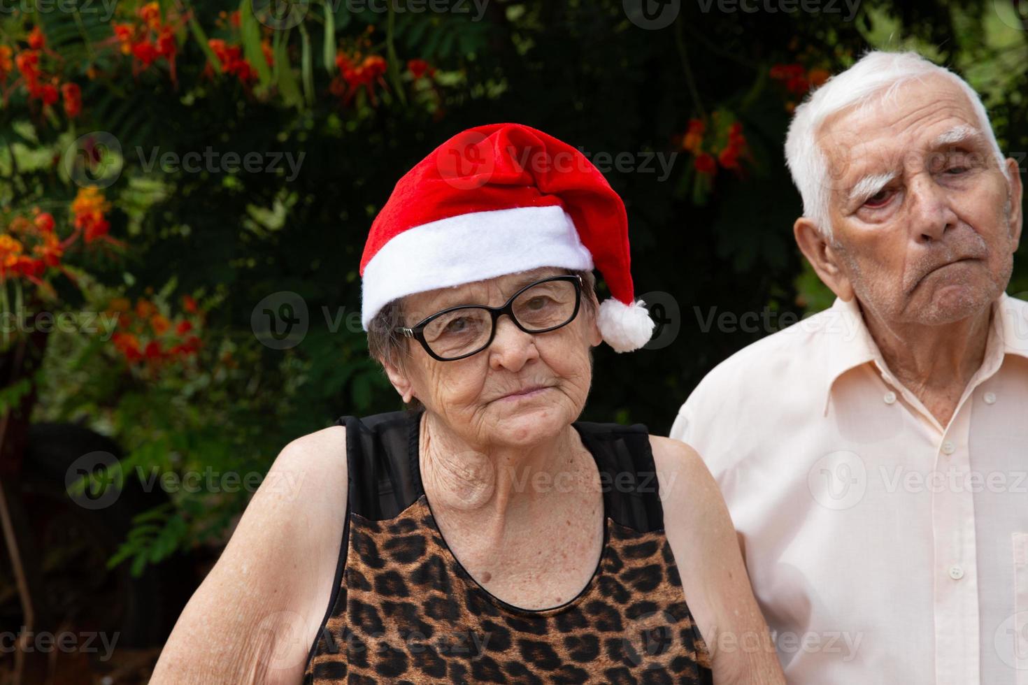 mooie senior paar met Kerstmis. foto