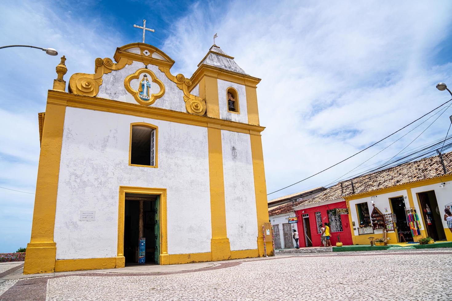 arraial d'ajuda - bahia - brazilië - circa januari 2021 - kerk nossa senhora da ajuda, in het historische centrum van de gemeente arraial d'ajuda, in het zuiden van bahia. foto