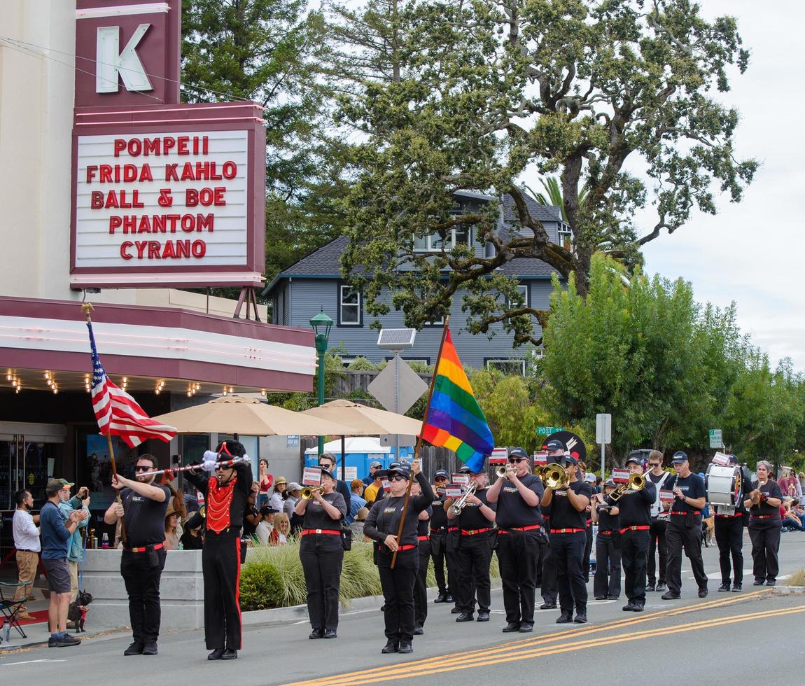 4 juli 2022 ridderspoor californië usa, corte madera ridderspoor 4 juli parade, san francisco homo- en lesbische vrijheidsmarsband foto