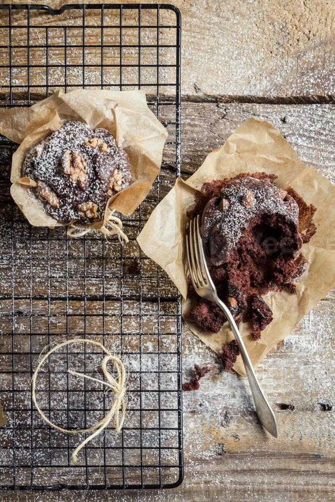 chocolade muffins proeven met noten foto
