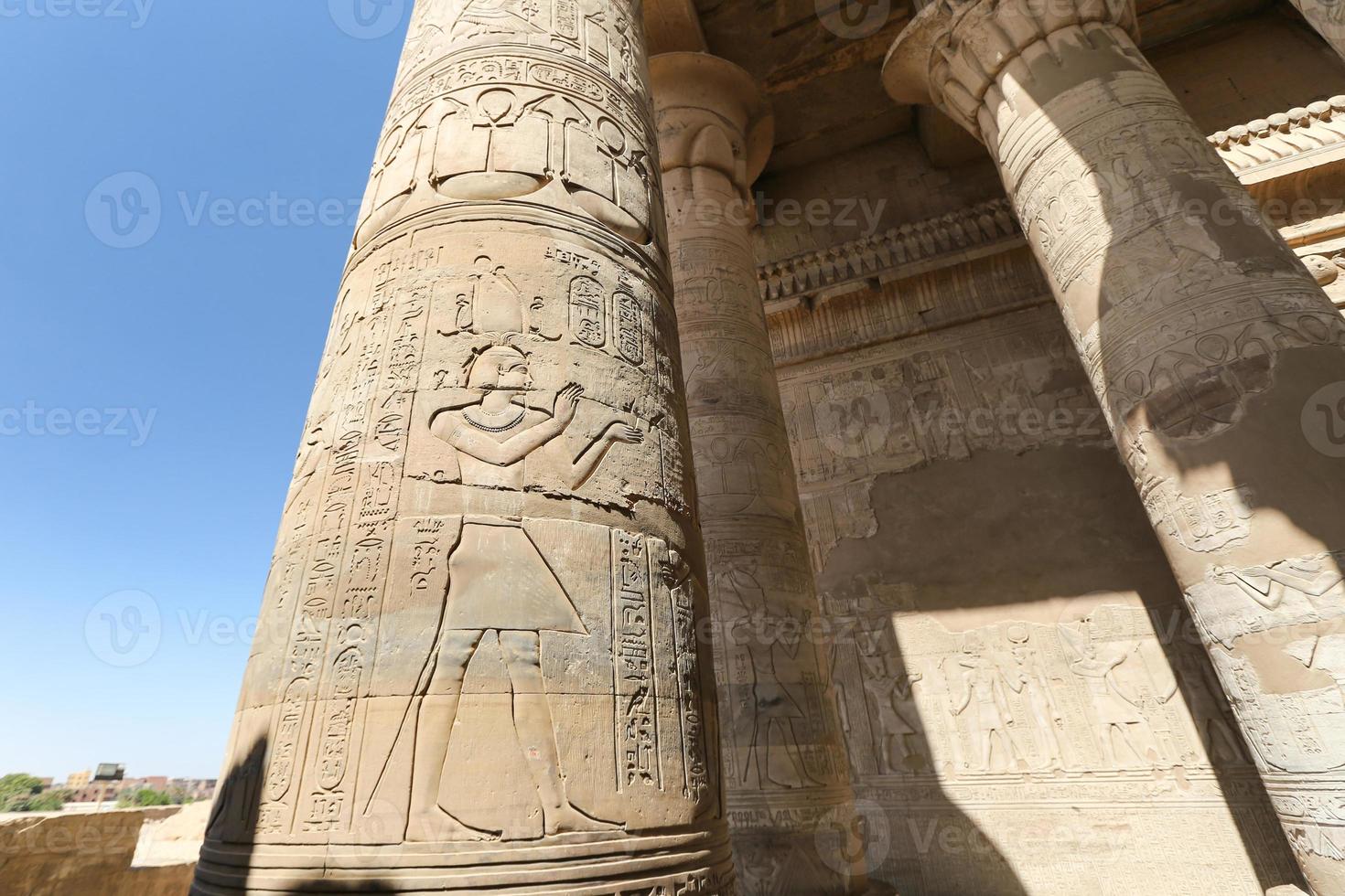 kolom in kom ombo tempel, aswan, egypte foto