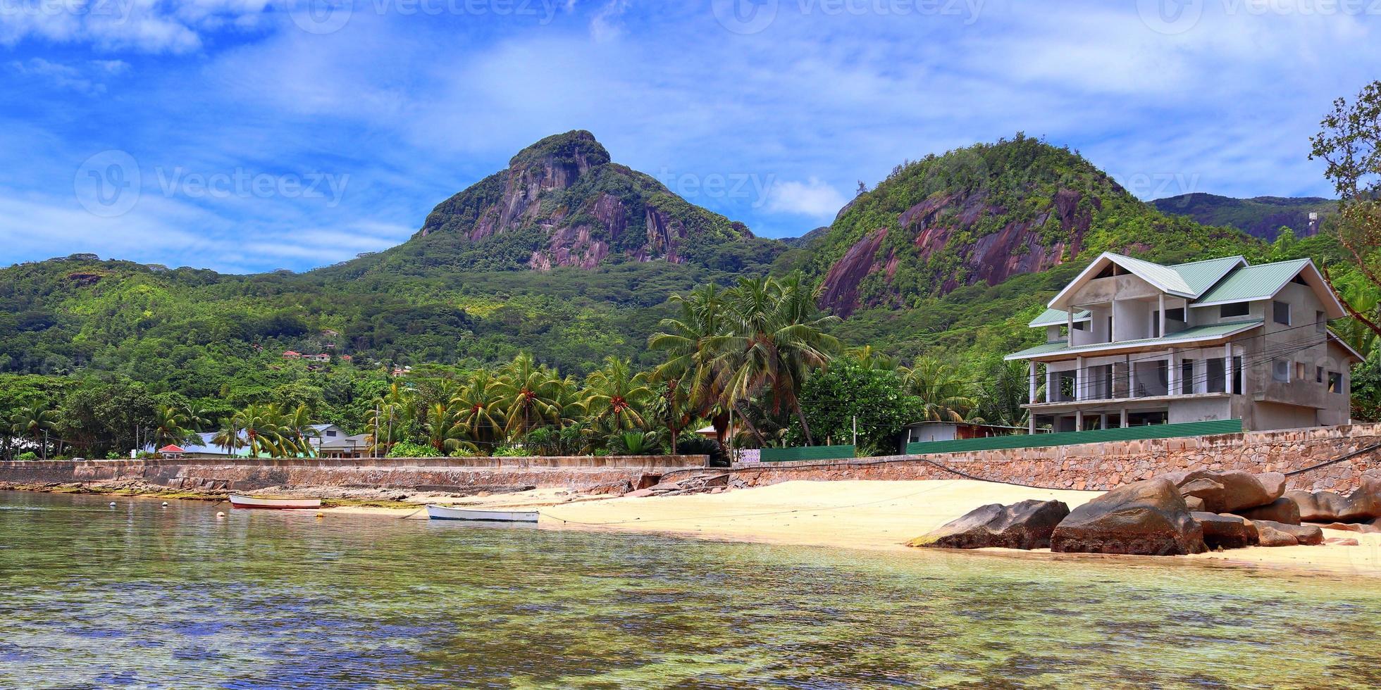 mooie impressies van het tropische landschap op het paradijselijke eiland van de seychellen foto