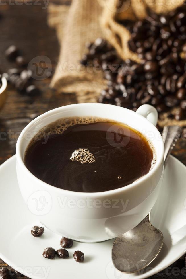 warme zelfgemaakte zwarte koffiedrank foto