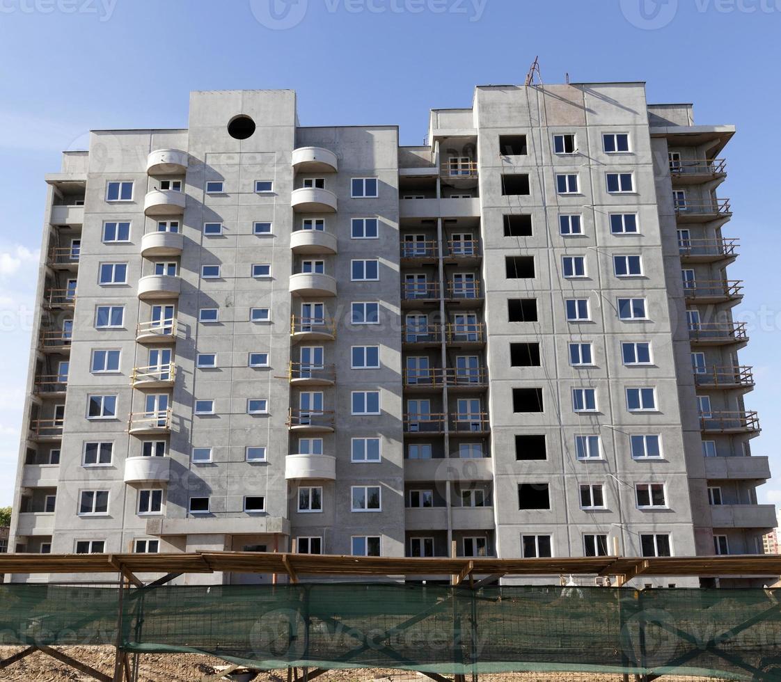 gebouw met meerdere verdiepingen foto