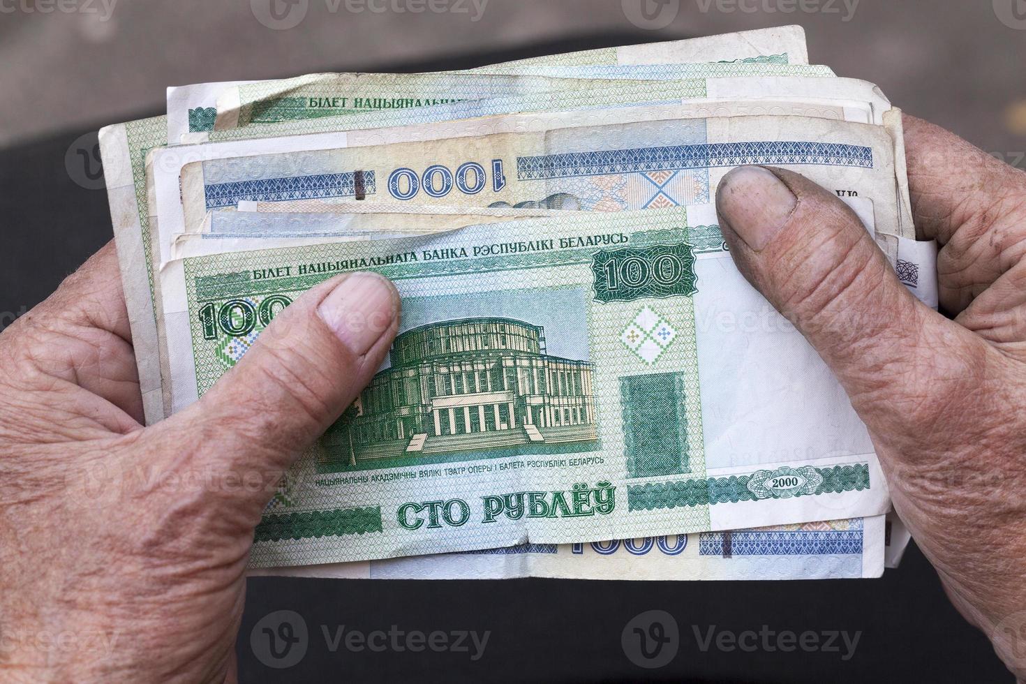 Wit-Russisch geld in handen foto