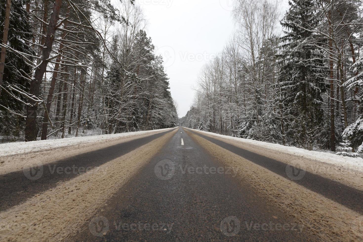 de weg in het winterseizoen foto