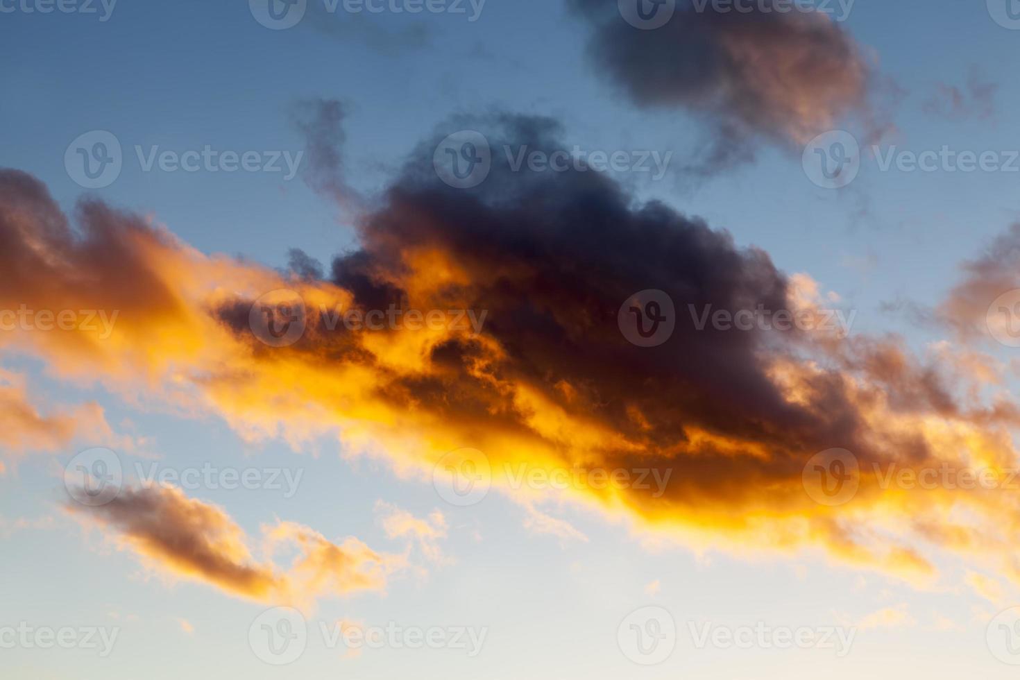 kleurrijke lucht tijdens zonsondergang foto