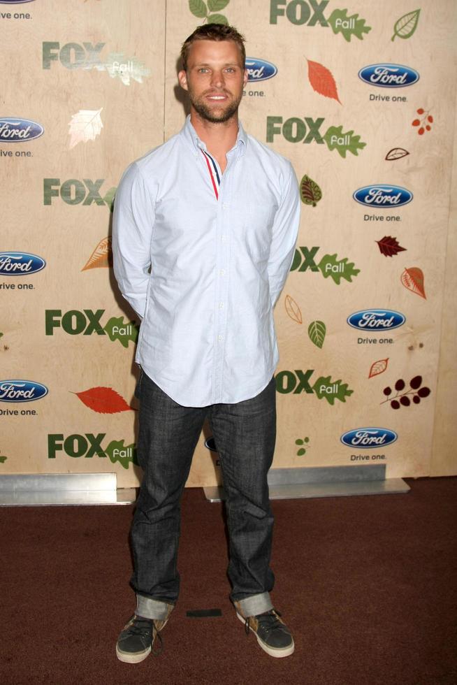 los angeles, 12 sep - jesse spencer arriveert op de 7e jaarlijkse fox fall eco-casino party bij de boekbinderij op 12 september 2011 in culver city, ca foto