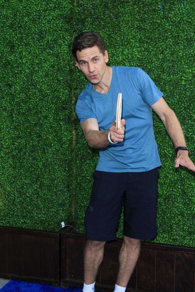 Los Angeles, 30 juli - Brian Dietzen op de 3e jaarlijkse ping pong 4 purpose van Clayton Kershaw in het Dodger Stadium op 30 juli 2015 in Los Angeles, ca. foto