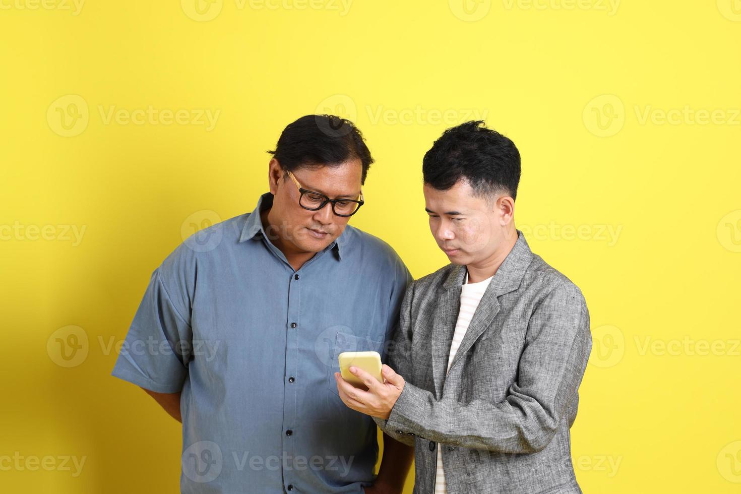 twee Aziatische mannen foto