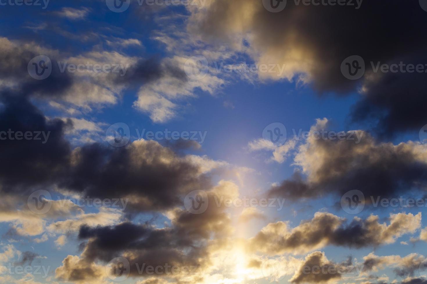 zonsondergang aan de hemel foto