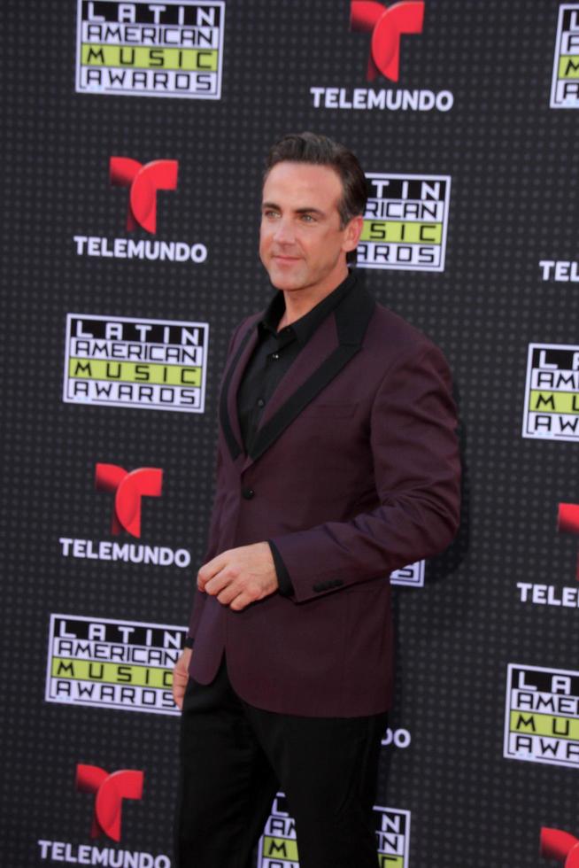 los angeles, 8 oktober - carlos ponce bij de latijns-amerikaanse muziekprijzen in het dolby theater op 8 oktober 2015 in los angeles, ca foto