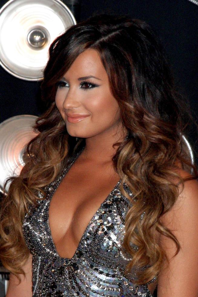 los angeles, 28 aug - demi lovato arriveert bij de 2011 mtv video music awards tijdens de la live op 28 augustus 2011 in los angeles, ca foto