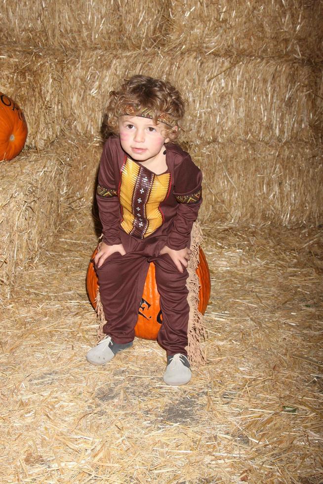 los angeles, 4 okt - ocean maturo bij de opkomst van de jack o lanterns in descanso gardens op 4 oktober 2014 in la canada flintridge, ca foto