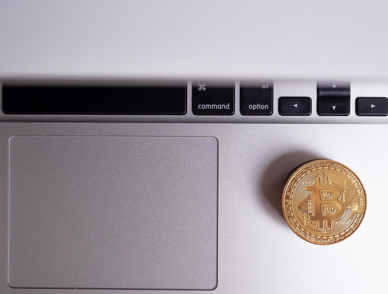 bitcoin-cash digitale cryptocurrency op notebook foto