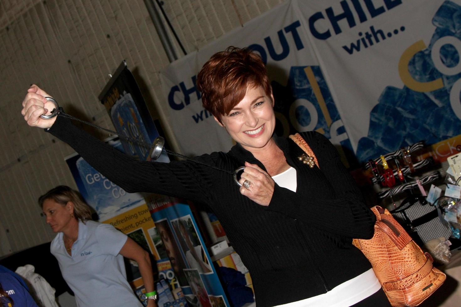 los angeles, 20 nov - carolyn hennesy in de connected s celebrity gift suite viert de 2010 american music awards in ben kitay studios op 20 november 2010 in los angeles, ca foto