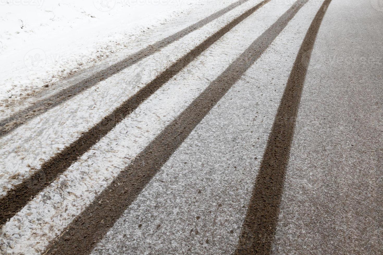 weg onder de sneeuw foto