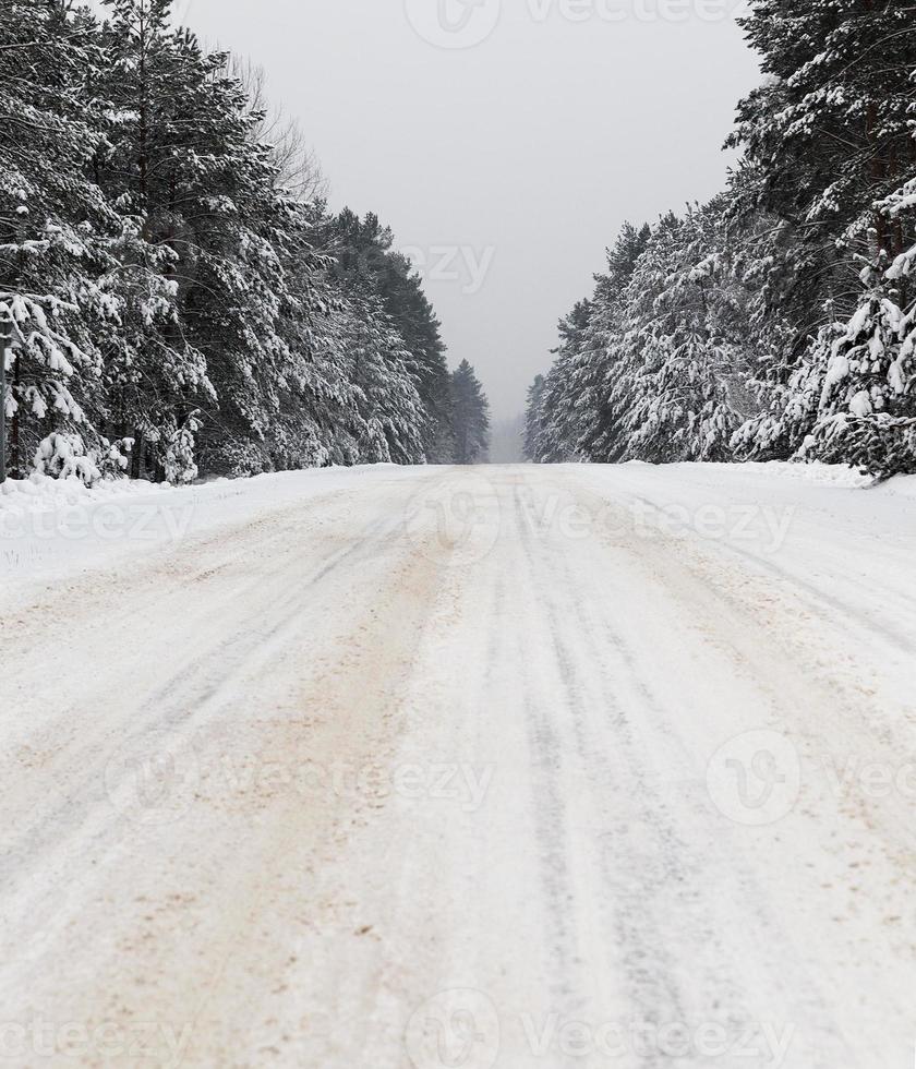 sneeuw drijft in de winter foto