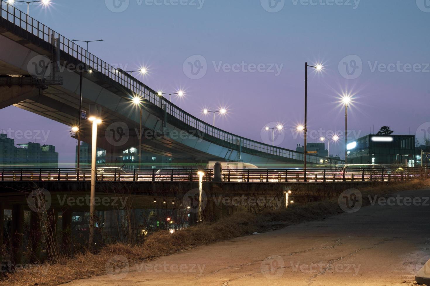 transportafdeling en zonsondergang in jongno-gu, seoul, korea foto