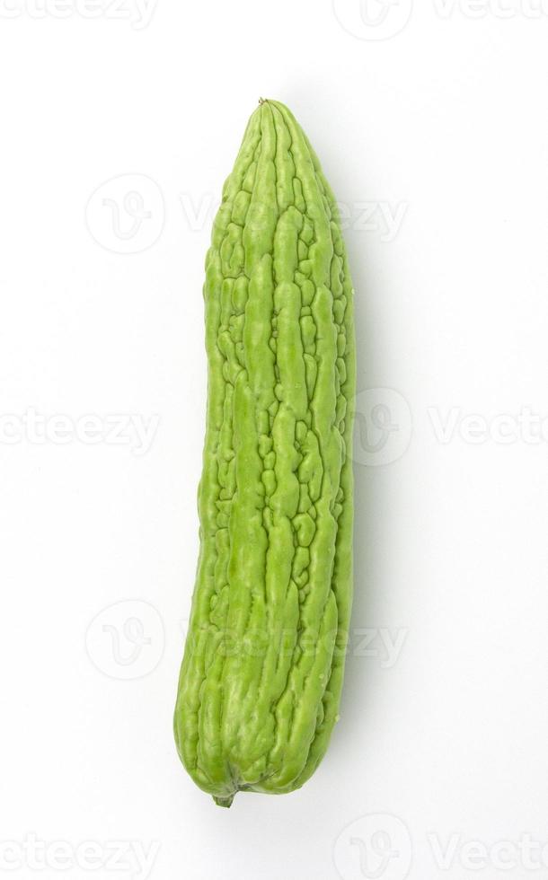 biologische groene kalebas groenten geïsoleerd op een witte achtergrond foto