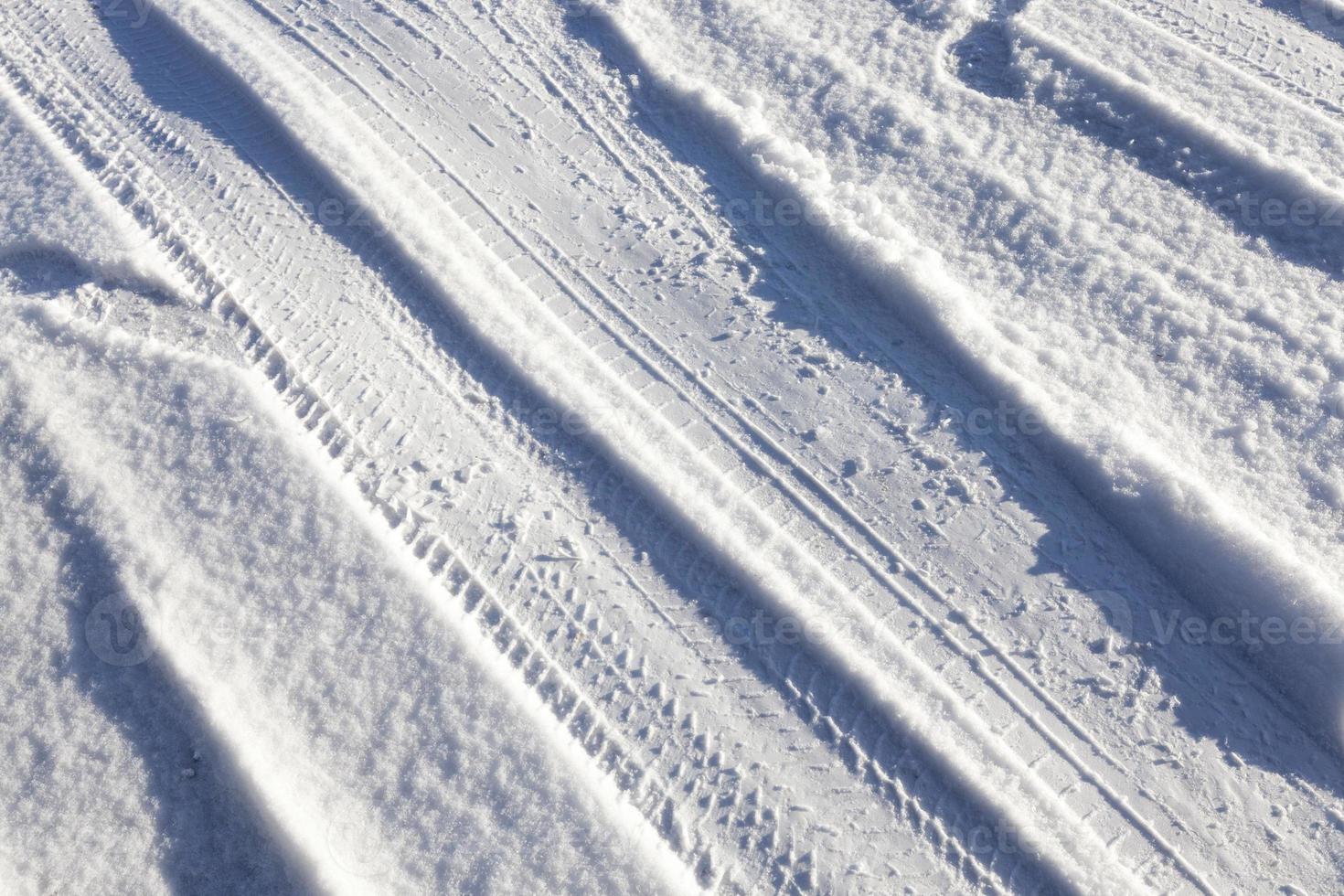 sneeuw op de weg, winter foto