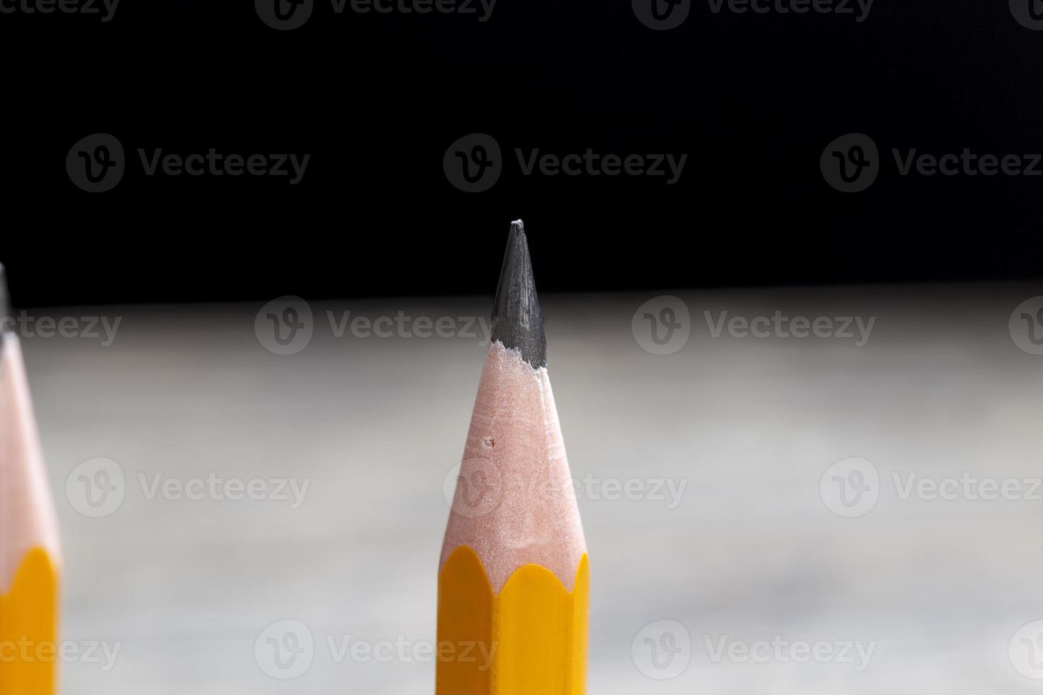 geslepen potloden voor het tekenen van diagrammen of tekeningen foto