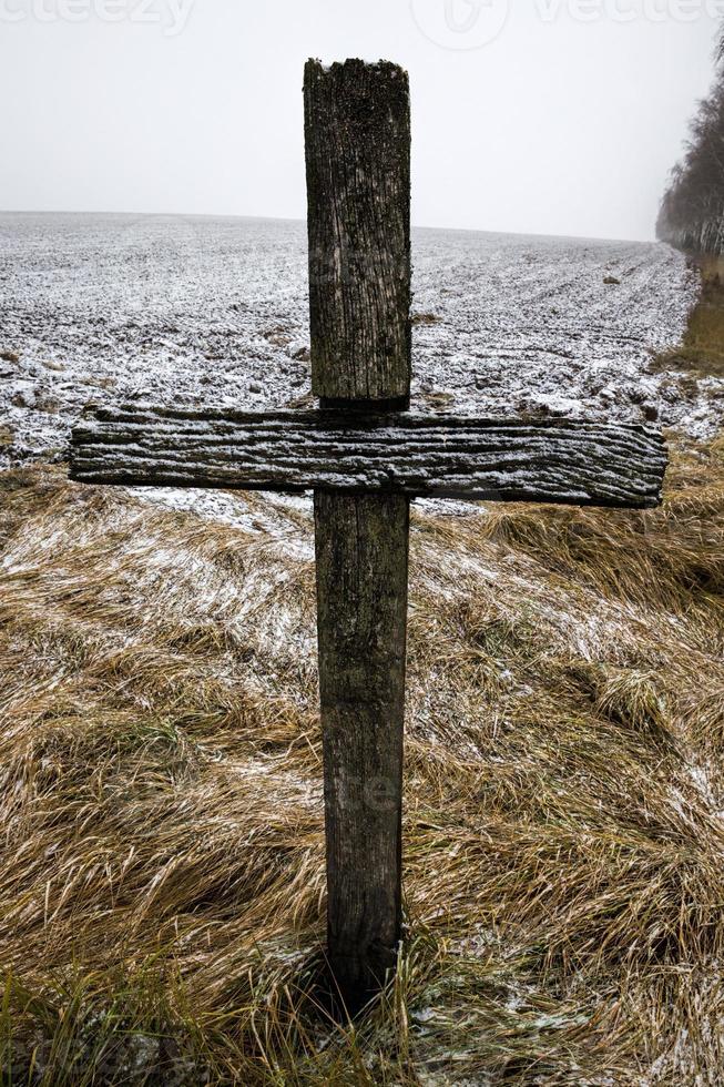 oud houten katholiek kruis foto