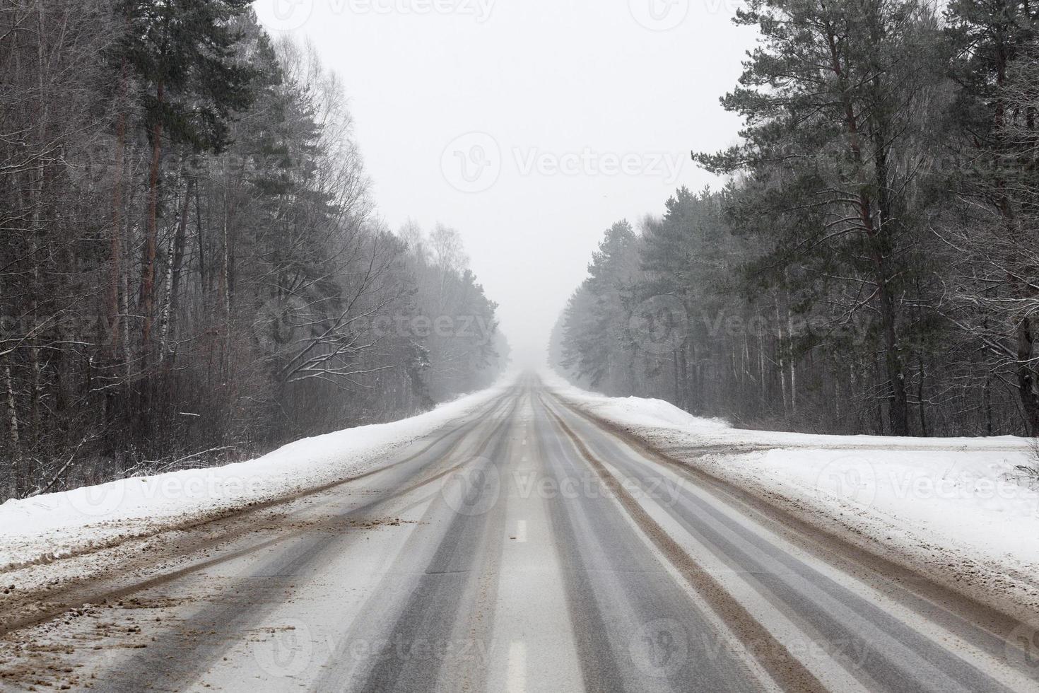 winterlandschap op de weg foto