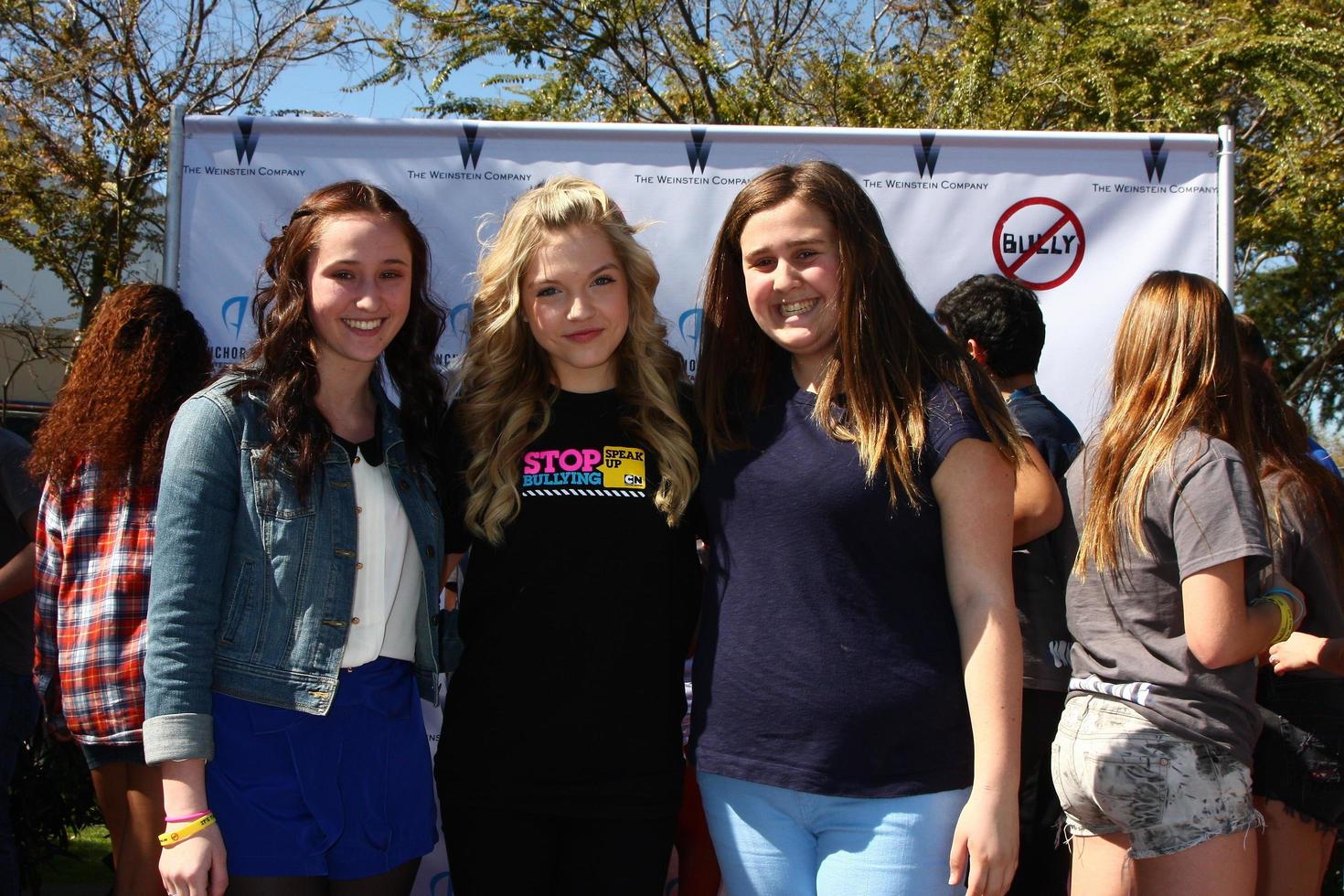 culver city, 28 feb - shauna case, lauren procko, en vriend bij de bully documentaire ballon release-evenement op de culver city high school op 28 februari 2013 in culver city, ca foto