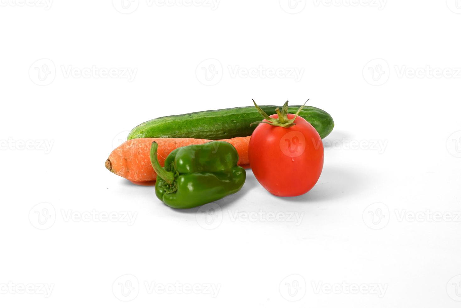 tomaat en komkommer en paprika en wortelen foto