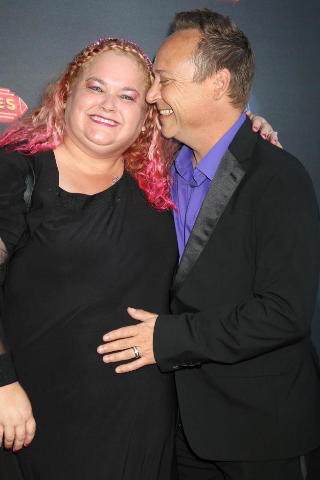 los angeles, 23 jun - kristen pinky shean, keith coogan bij de 100e dcom-avonturen in babysitten la première screening bij de directors guild of america op 23 juni 2016 in los angeles, ca foto