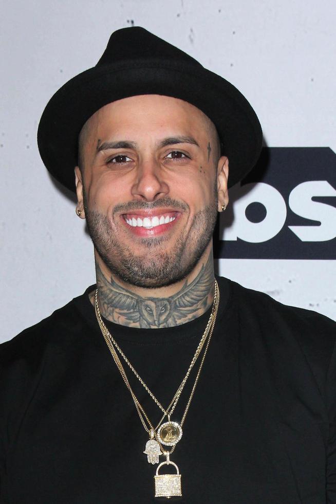 los angeles, 3 april - nicky jam bij de iheart radio music awards 2016 perskamer op het forum op 3 april 2016 in inglewood, ca foto