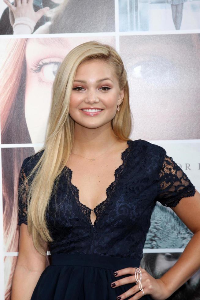 los angeles, 20 aug - olivia holt bij de if i stay première in tcl chinese theater op 20 augustus 2014 in los angeles, ca foto