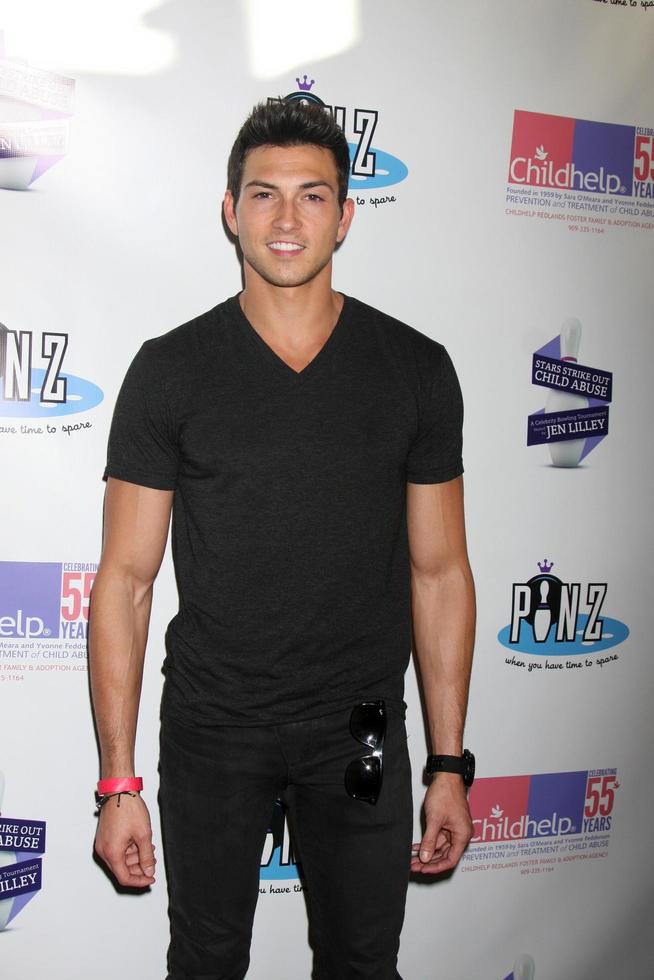 los angeles, 19 okt - robert scott wilson op de eerste jaarlijkse stars strike out evenement voor kindermishandeling ten voordele van childhelp in pinz bowlingcentrum op 19 oktober 2014 in studio city, ca foto