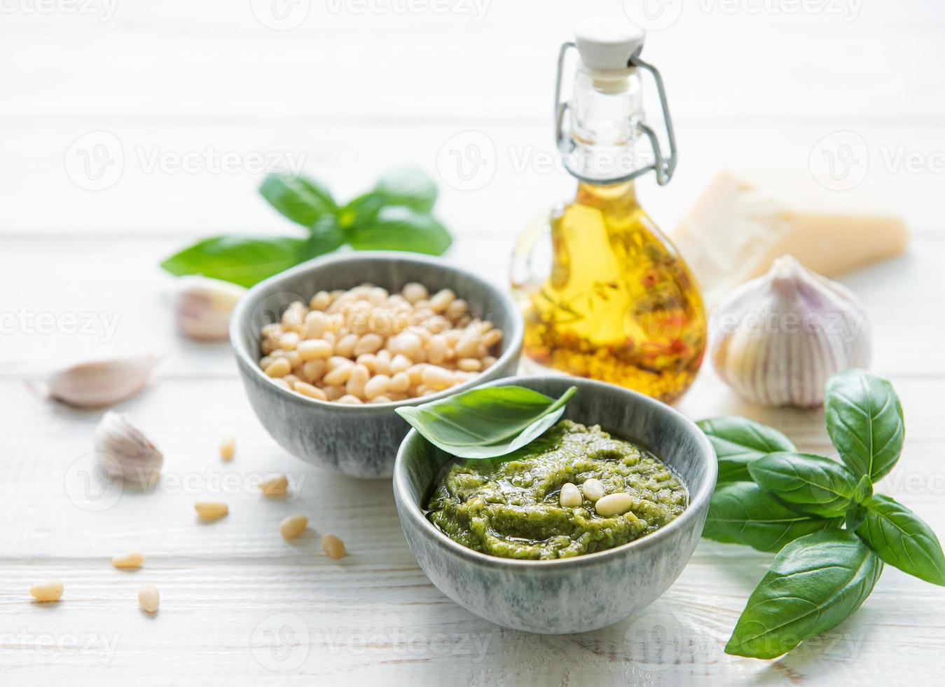 groene basilicum pesto foto