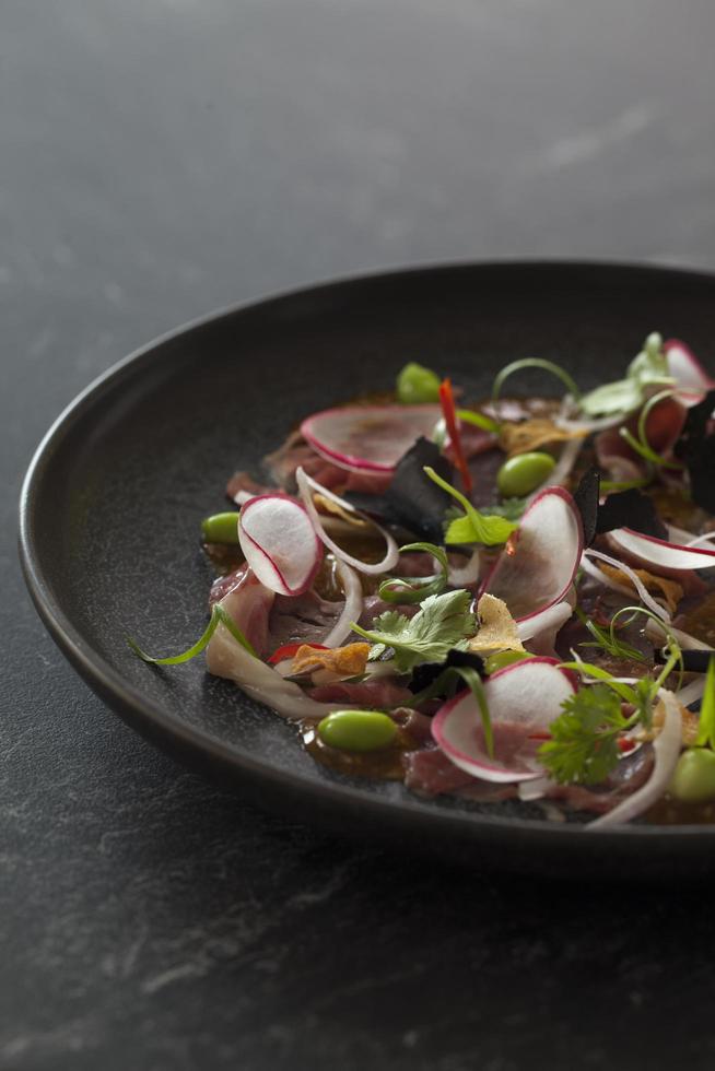 Rundercarpaccio Salade Met Verse Radijs foto