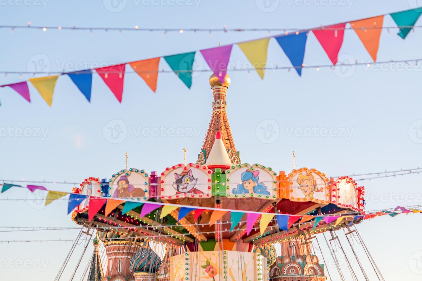 franse carrousel in een vakantiepark. foto