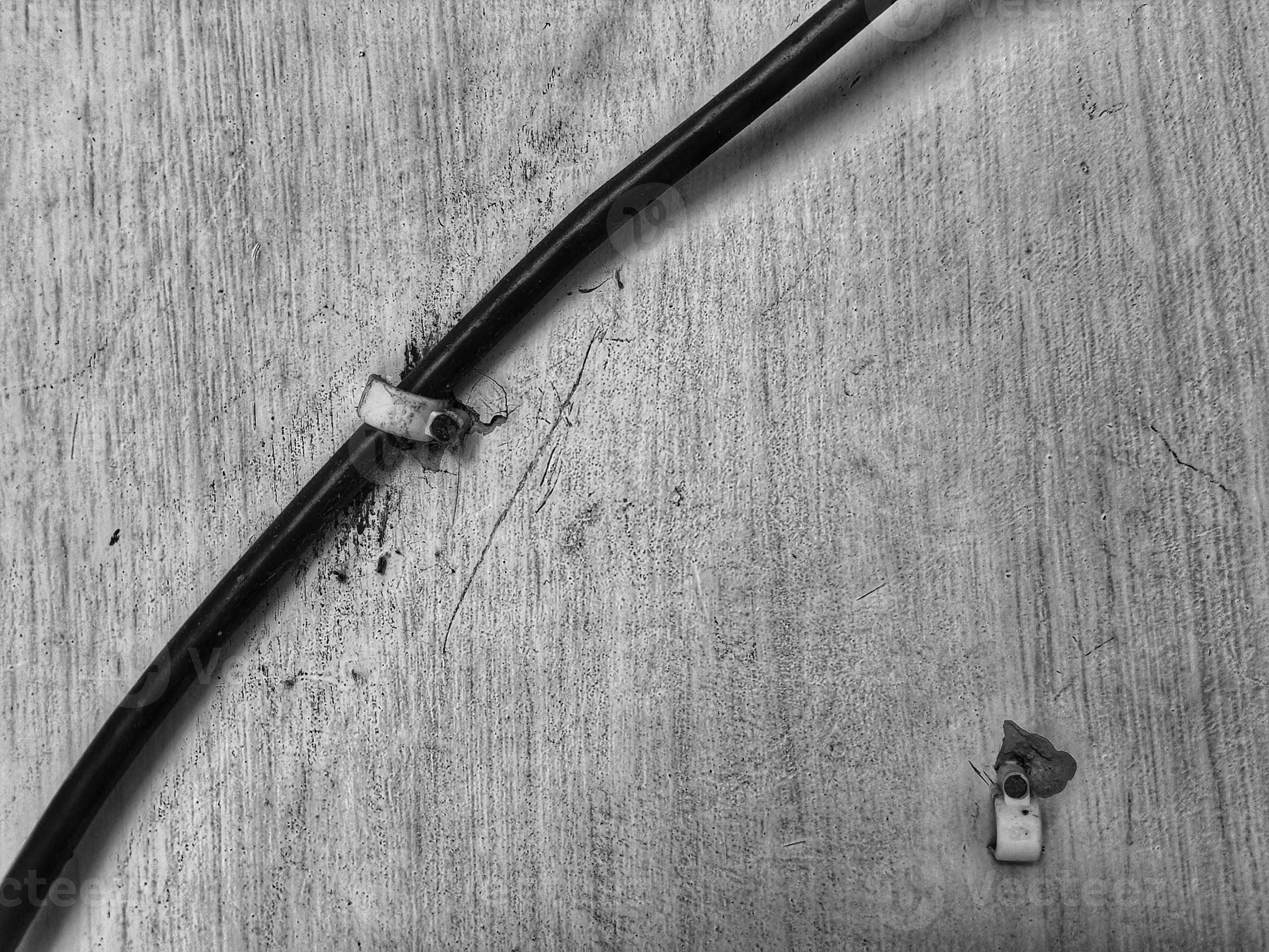 een zwart kabel bijgesneden met kabel nagel clips 12797941 stockfoto bij  Vecteezy