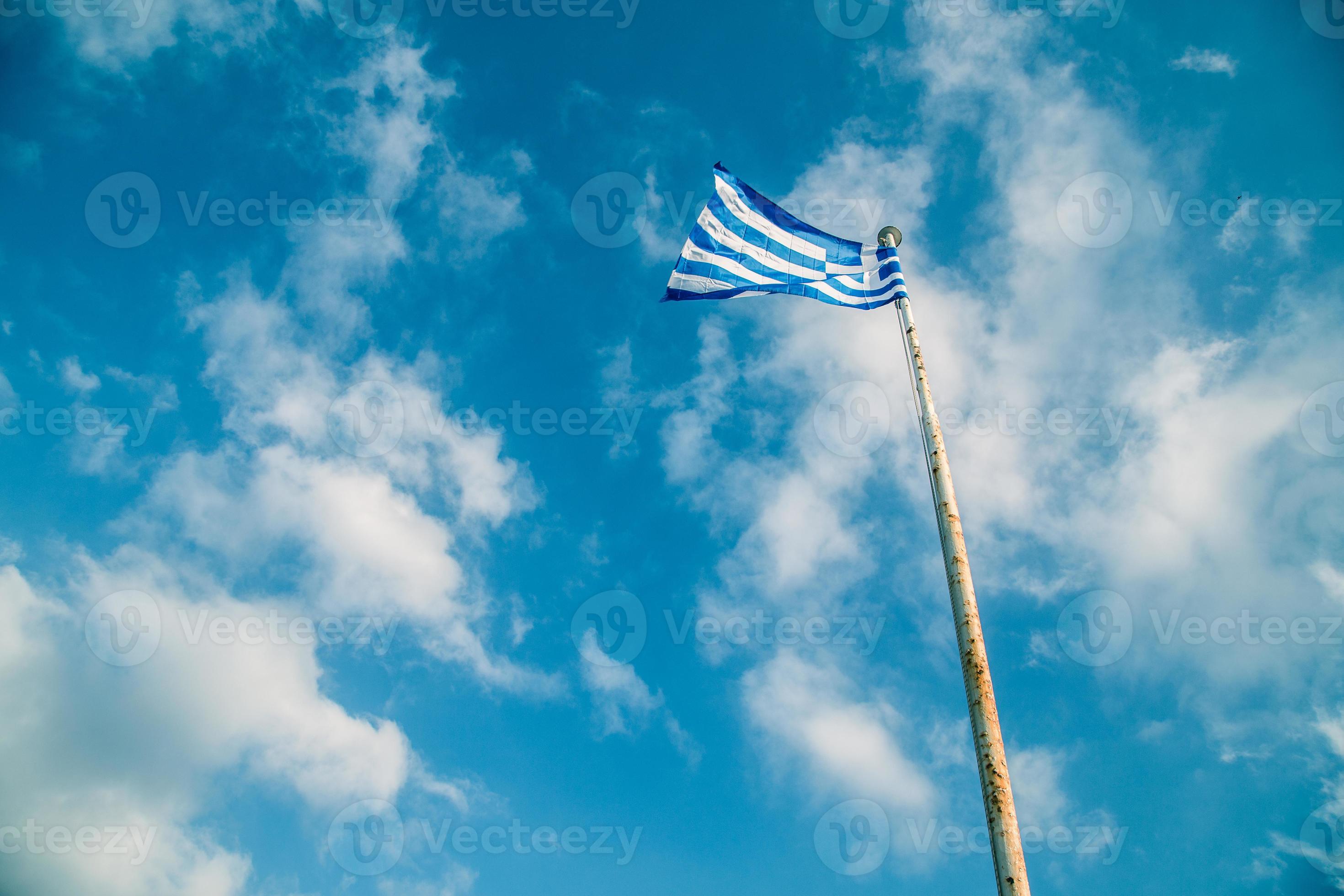 griekenland vlag op de vlaggenmast foto