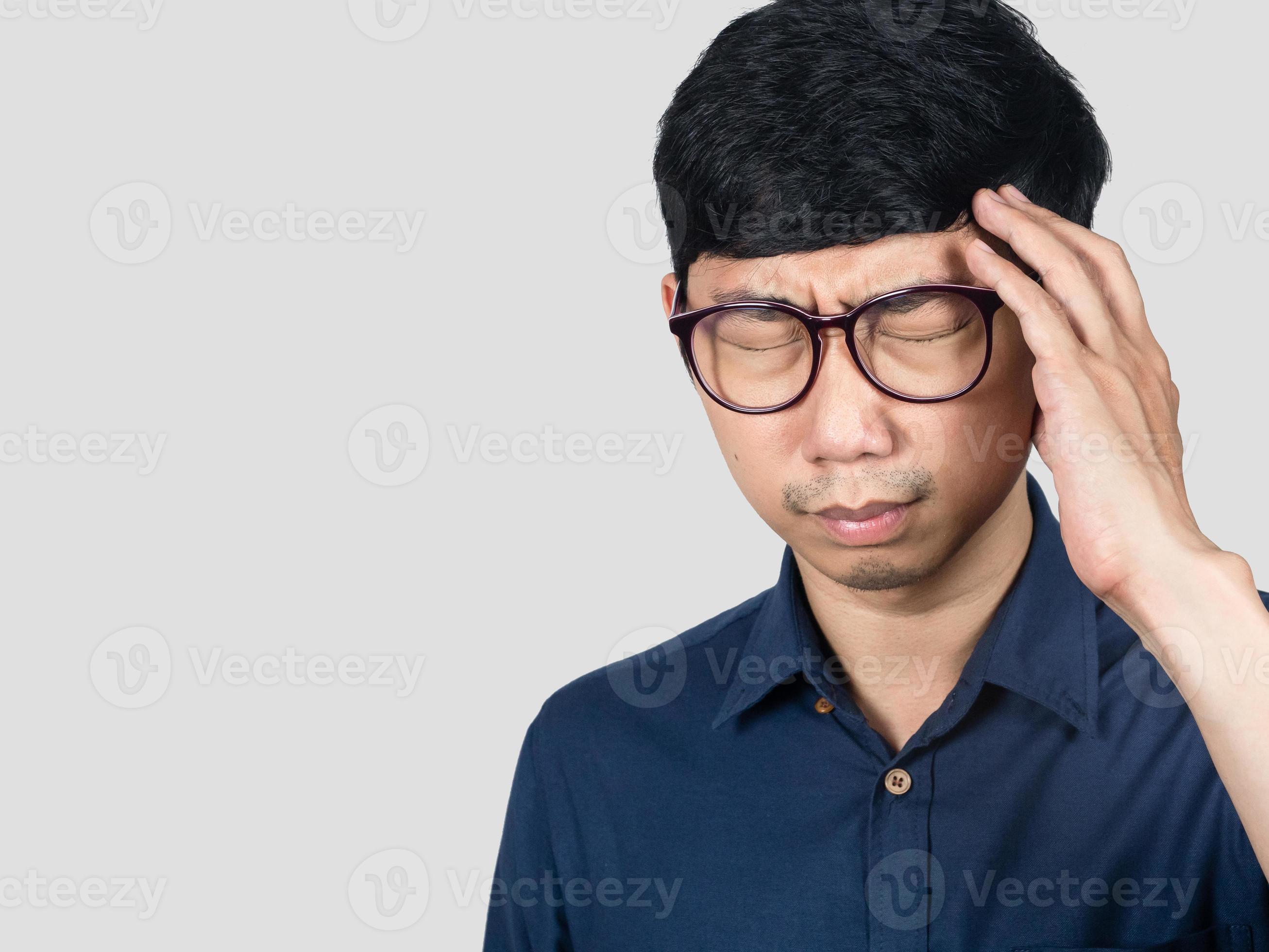 Nog steeds Regeneratief pasta dichtbij omhoog zakenman slijtage bril voelt hoofdpijn met migraine  geïsoleerd 17071130 Stockfoto