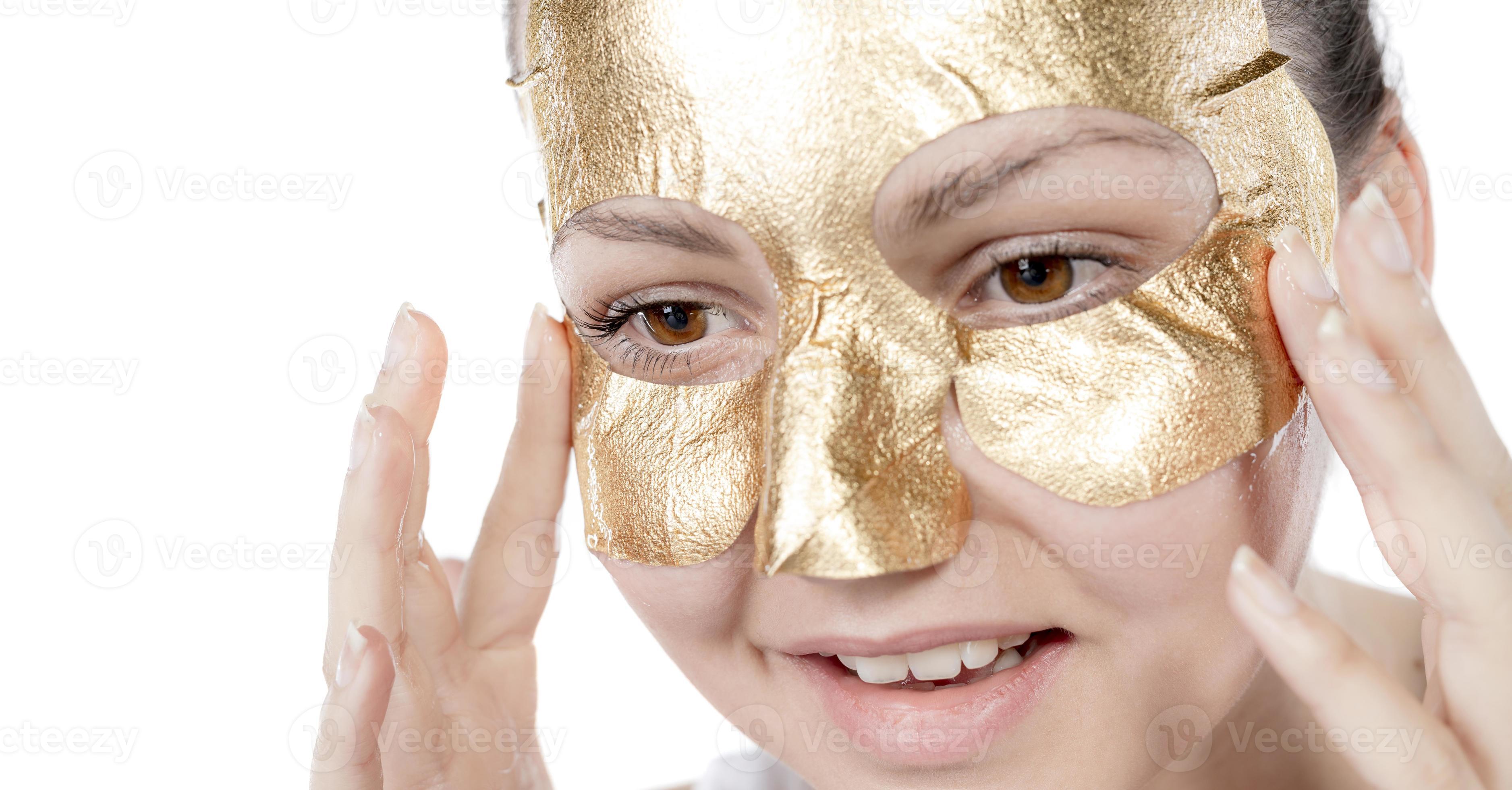 Inhalen noorden Allergie vrouw goud masker, mooi model- met gouden huid kunstmatig, schoonheid  huidsverzorging en behandeling 17331421 Stockfoto