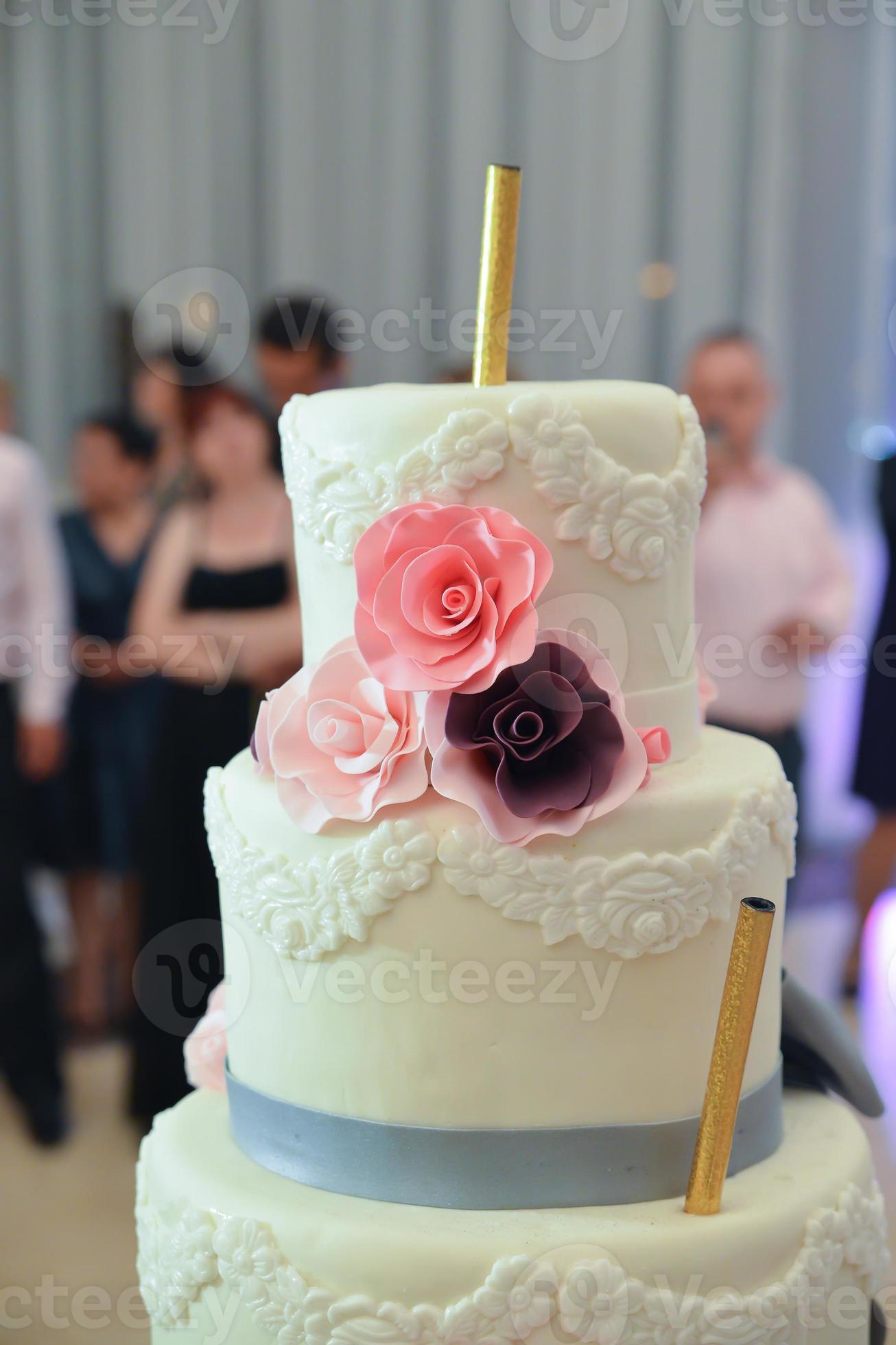 bruiloft taart rozen decoratie 18847323 Stockfoto