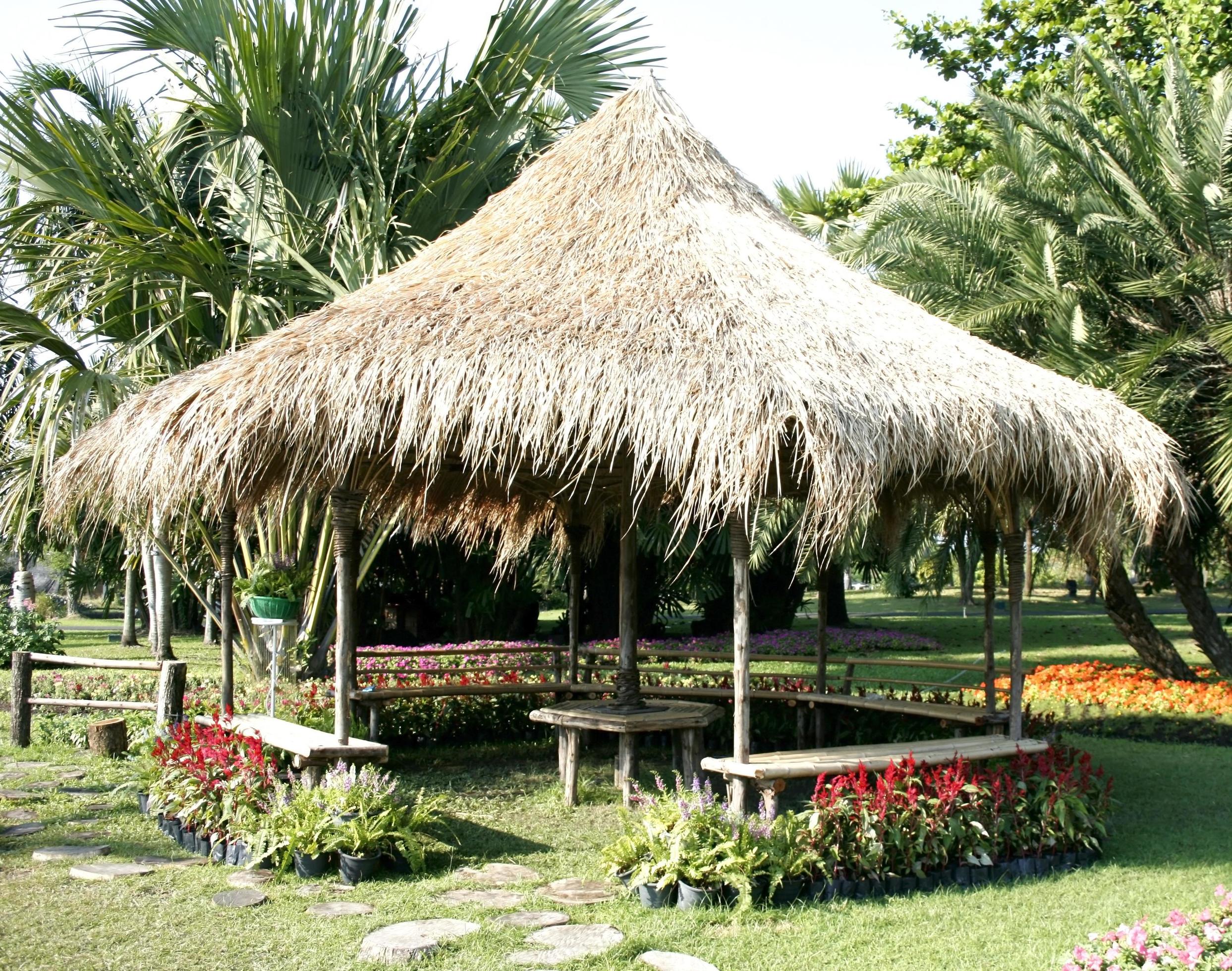 hut buiten in een tuin Stockfoto