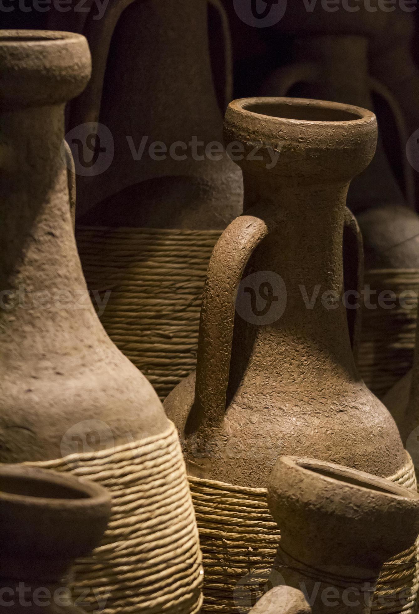 defect Inzet Vegetatie oude Romeinse terracotta vazen vase 2777552 Stockfoto